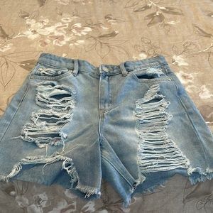 In good condition, very cute for the summer and are just perfect go style